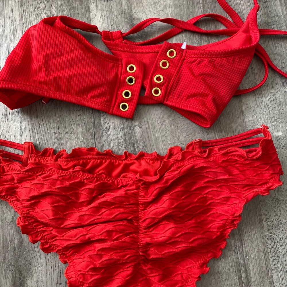 RED BIKINI - Picture 2 of 4
